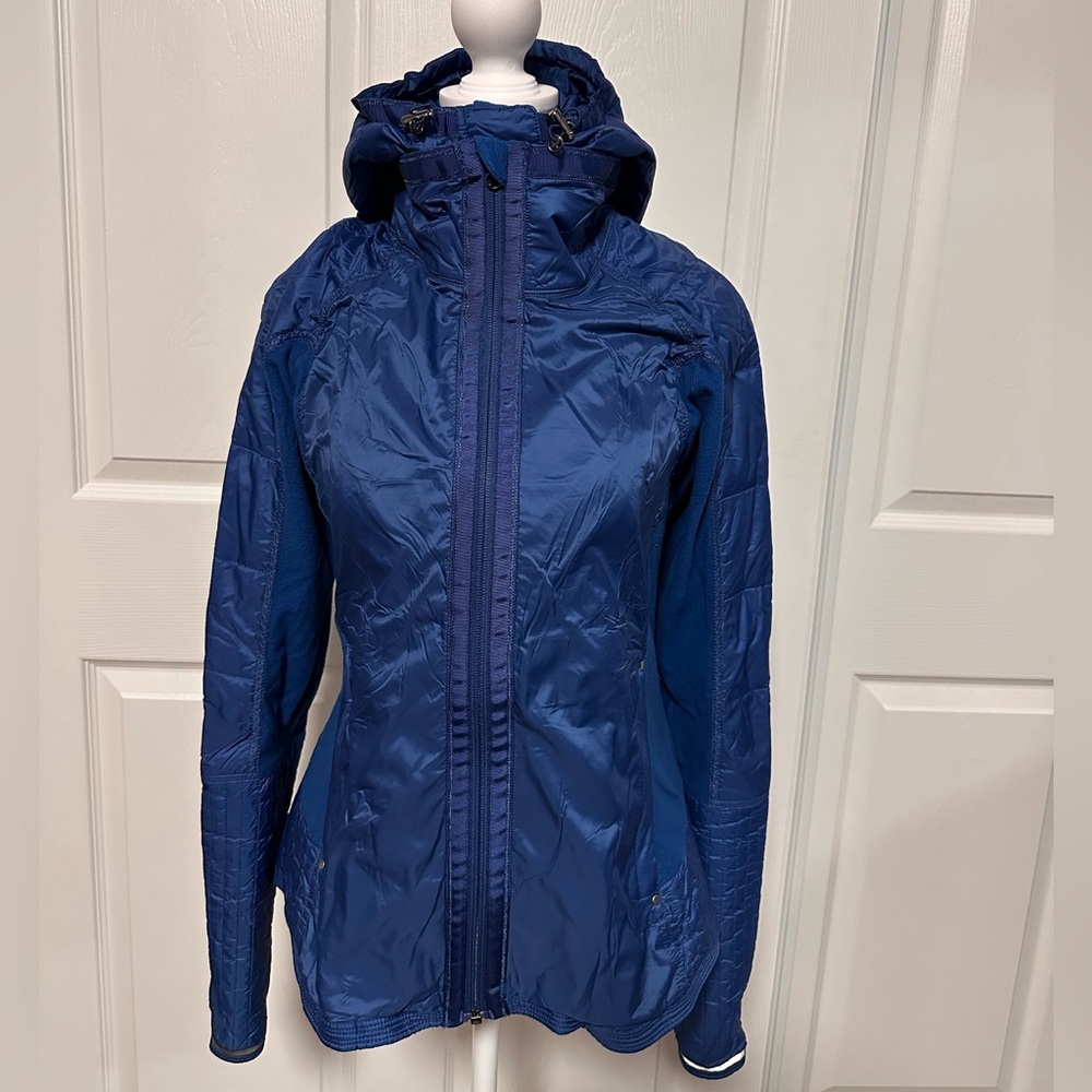 Lululemon Run: Bundle jacket Limitless Blue, Size 8 - Picture 3 of 6